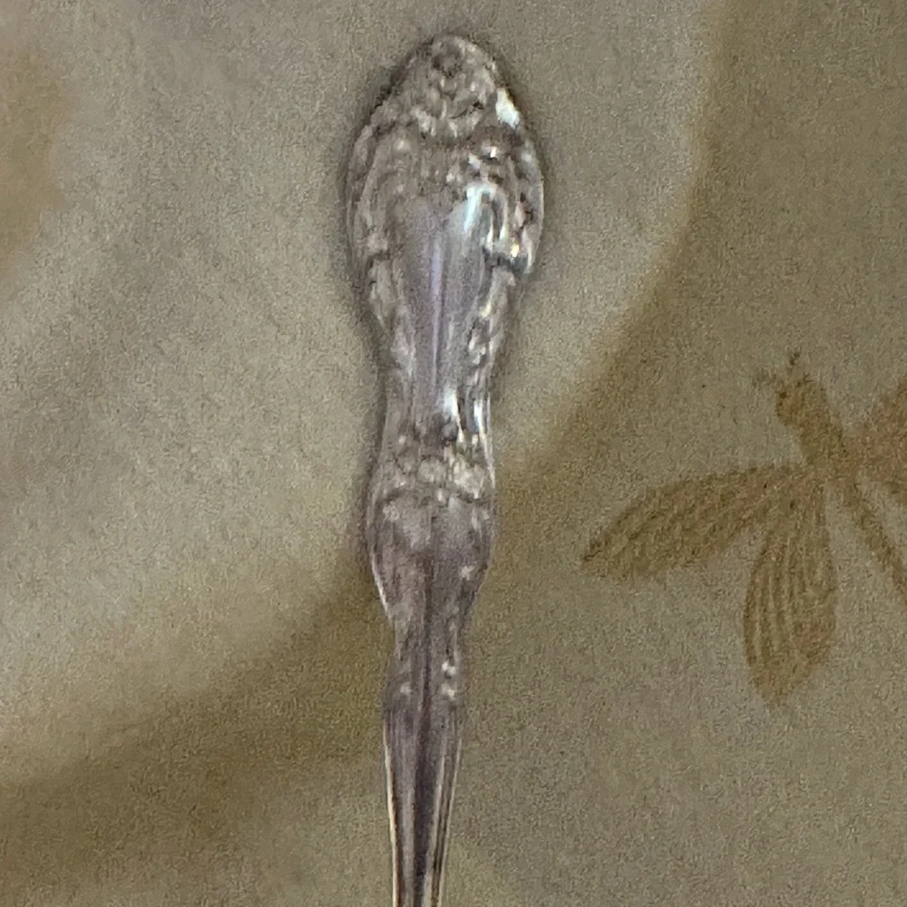 Vintage WM Rogers ⭐️ Scalloped Serving Spoon.
